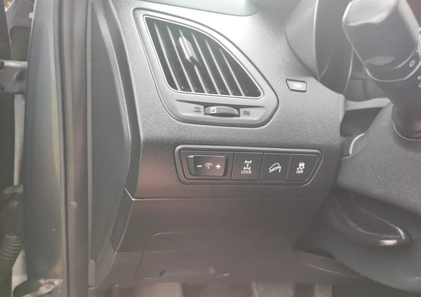 Hyundai ix35 cena 41000 przebieg: 202000, rok produkcji 2010 z Malbork małe 137